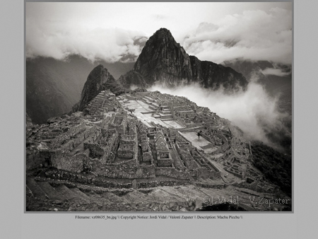 Machu Picchu (original diapositiva 6x7 color). Machu Picchu (digital photography from a 6x7 color slide). ©Jordi Vidal - Valentí Zapater